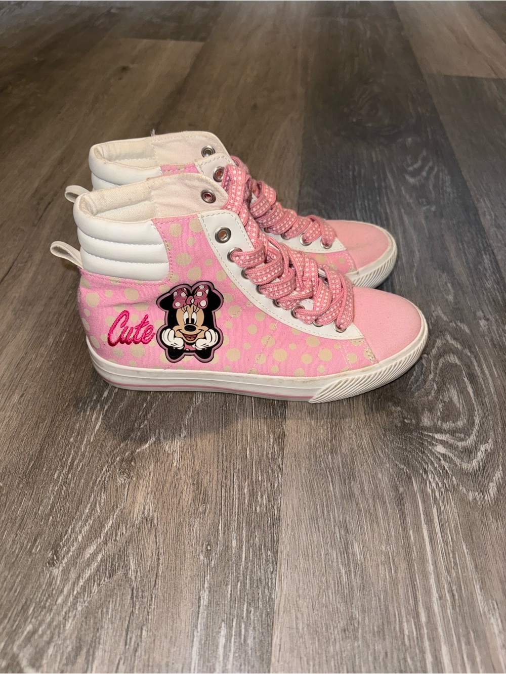 Minnie Mouse sneakers